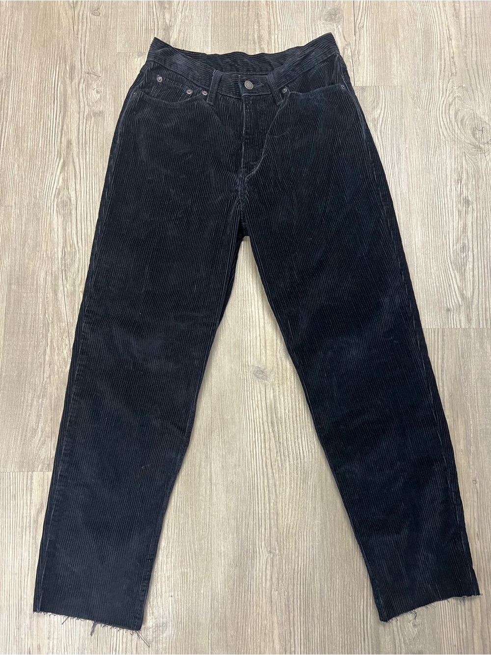 Levi's Women’s Black Corduroy Pants Tapered Straight Leg Mom Jeans Size W28